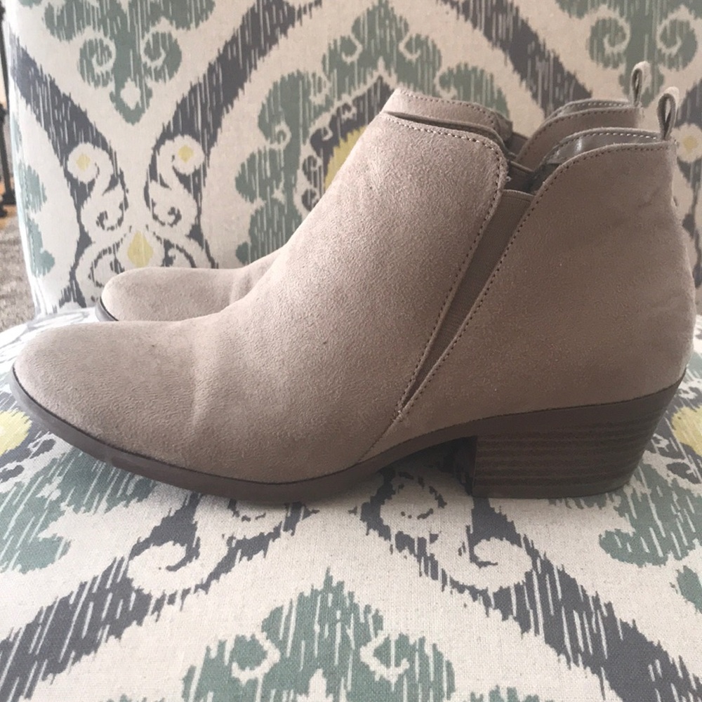 Light Beige/Tan Booties